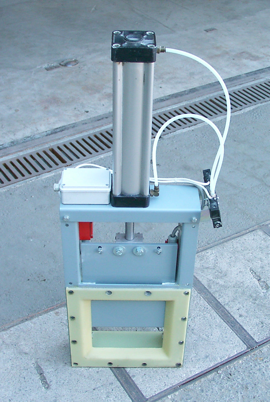 Slide Gate Valve VL | Industrial Dry Bulk Flow Control | MixMaster